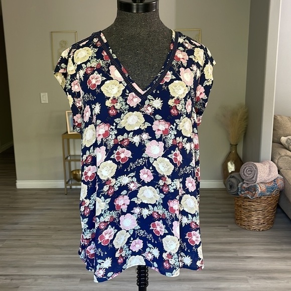DR2 Tops - DR2 Navy Floral short sleeve blouse Size Large